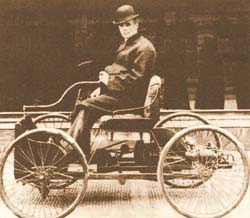 Знаменитый Генри Форд сам нередко садился за руль