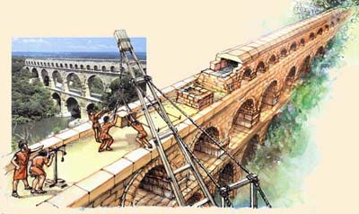 Древний акведук в городе Ниме