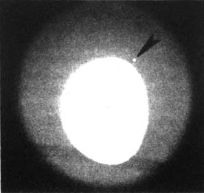 Снимок неопознанного тела, покидающего Южный полюс Луны